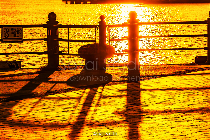 ブログ記事無料アイキャッチ画像：横浜港の朝風景光と影４素材